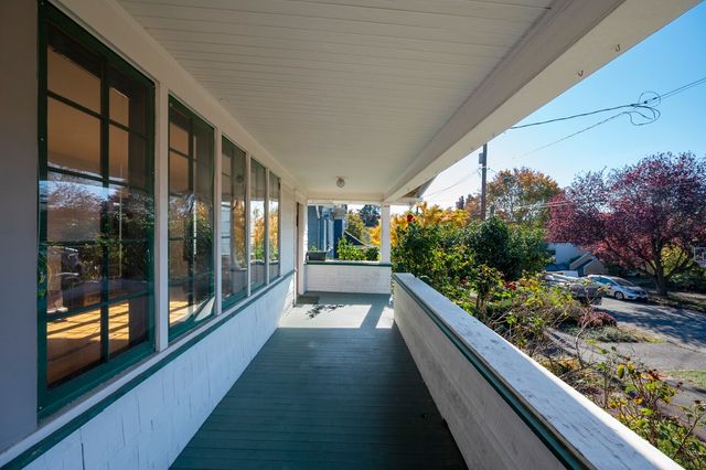 5818 7th Avenue NW, Seattle, WA 98107