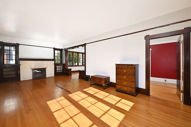5818 7th Avenue NW, Seattle, WA 98107