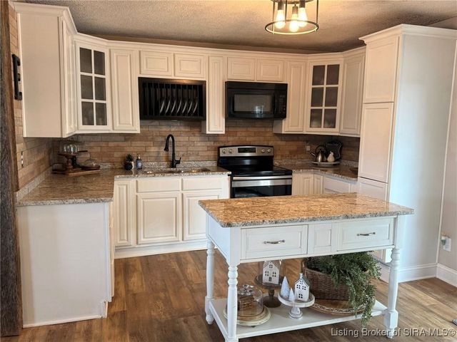 10 Thomas Court, Scottsburg, IN 47170