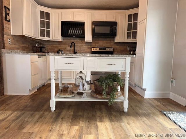 10 Thomas Court, Scottsburg, IN 47170