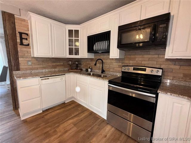 10 Thomas Court, Scottsburg, IN 47170