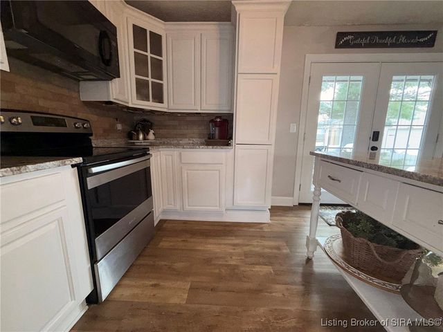 10 Thomas Court, Scottsburg, IN 47170