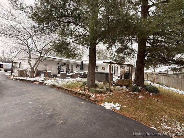 10 Thomas Court, Scottsburg, IN 47170