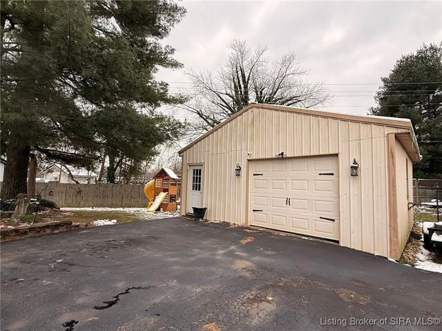 10 Thomas Court, Scottsburg, IN 47170