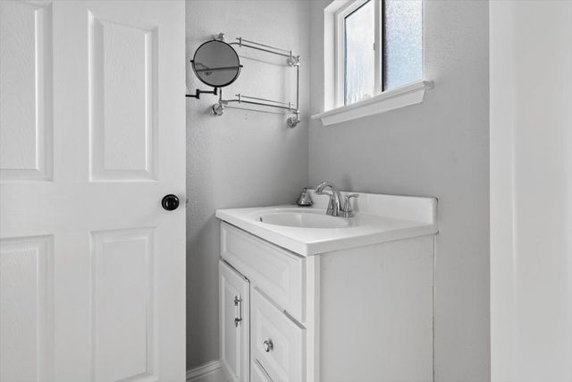 8335 Bailey Rd, Yuba City, CA 95993