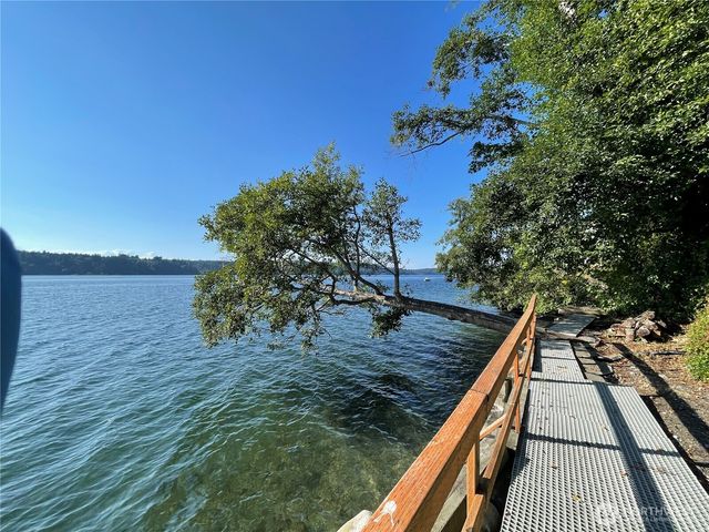 17455 Paige Lane SW, Vashon, WA 98070