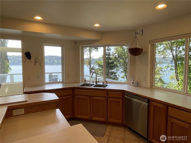 17455 Paige Lane SW, Vashon, WA 98070