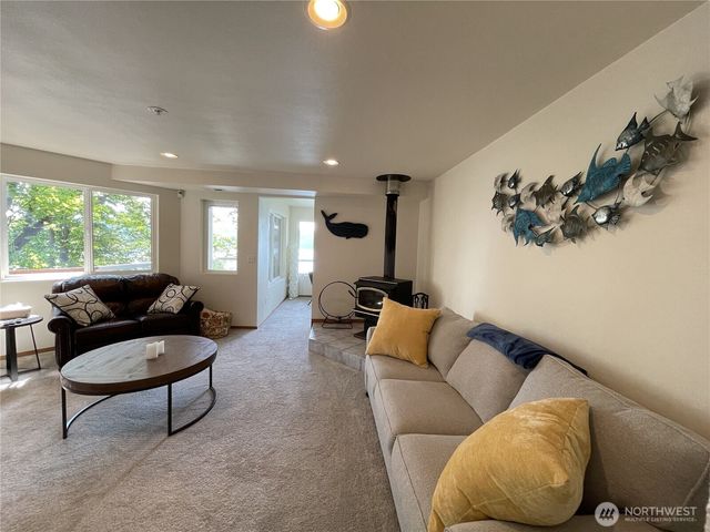17455 Paige Lane SW, Vashon, WA 98070