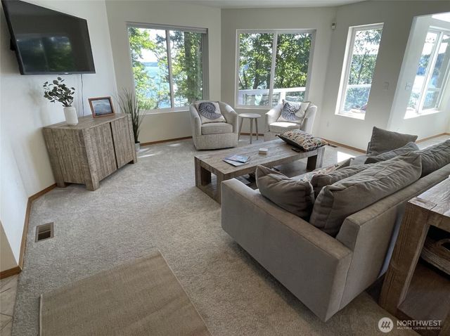 17455 Paige Lane SW, Vashon, WA 98070