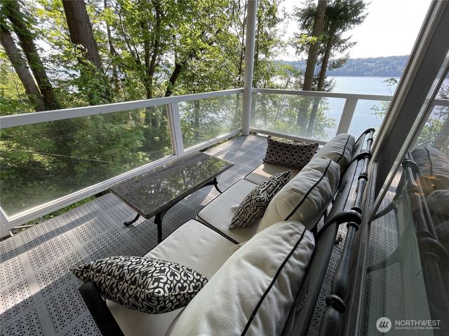 17455 Paige Lane SW, Vashon, WA 98070