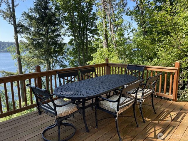 17455 Paige Lane SW, Vashon, WA 98070