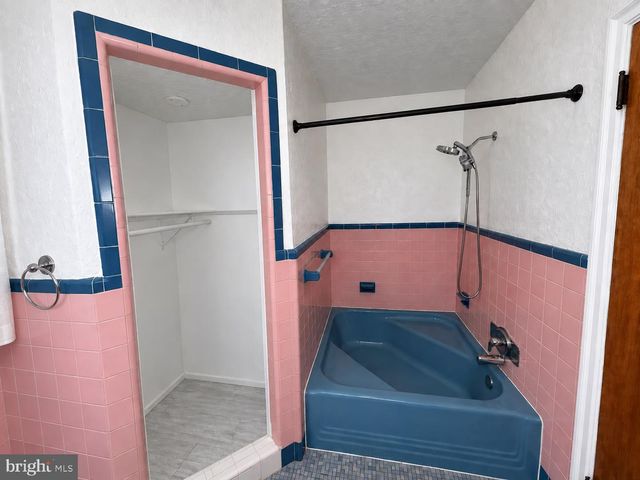 6797 LAWNTON ST, Philadelphia, PA 19128