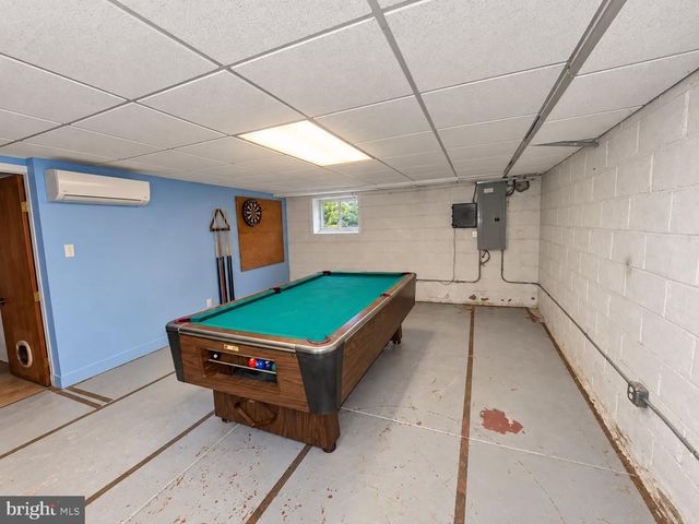 6797 LAWNTON ST, Philadelphia, PA 19128