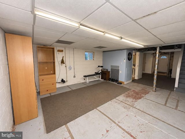 6797 LAWNTON ST, Philadelphia, PA 19128