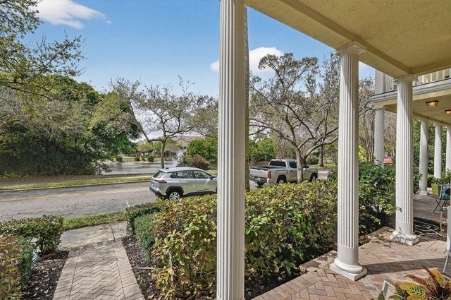 355 E Thatch Palm Circle 103, Jupiter, FL 33458