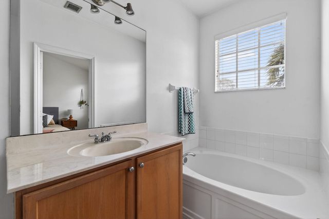 355 E Thatch Palm Circle 103, Jupiter, FL 33458