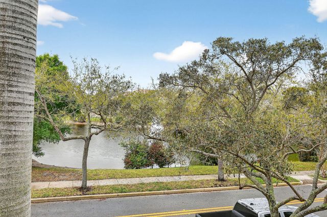 355 E Thatch Palm Circle 103, Jupiter, FL 33458