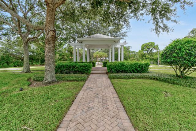 355 E Thatch Palm Circle 103, Jupiter, FL 33458