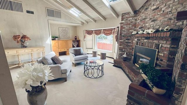 11 Ivy Street, Monterey, CA 93940