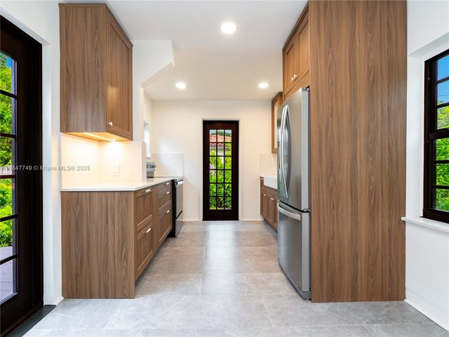 690 NE 118th St, Biscayne Park, FL 33161