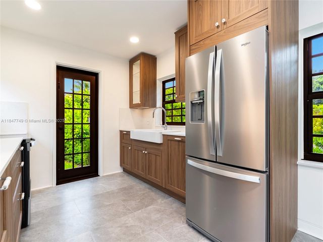 690 NE 118th St, Biscayne Park, FL 33161