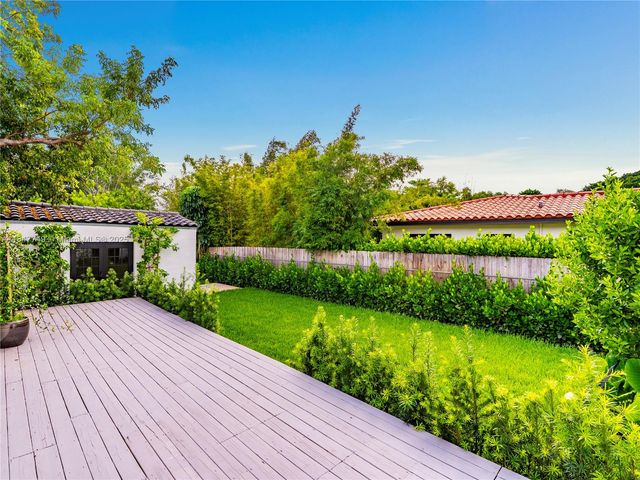 690 NE 118th St, Biscayne Park, FL 33161