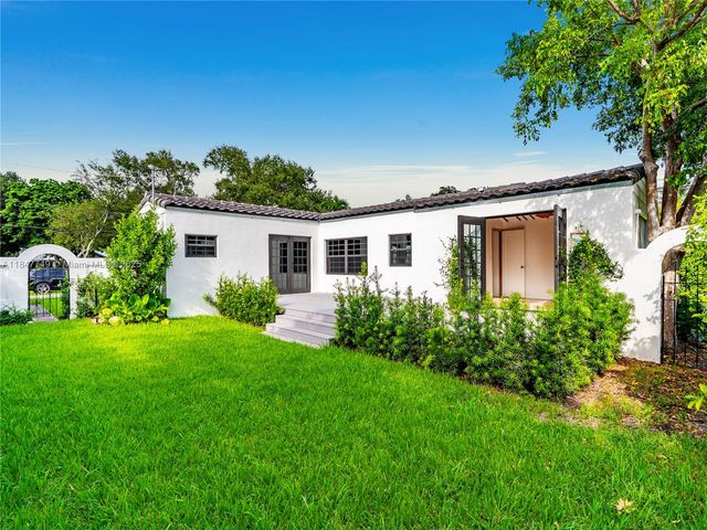 690 NE 118th St, Biscayne Park, FL 33161