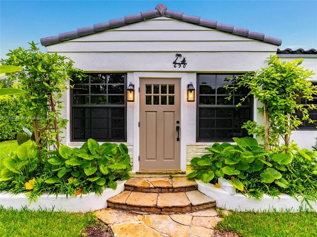 690 NE 118th St, Biscayne Park, FL 33161