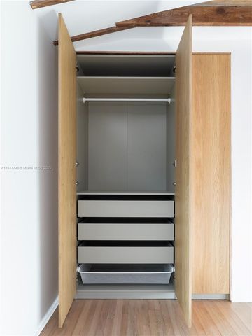 690 NE 118th St, Biscayne Park, FL 33161