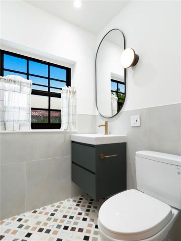 690 NE 118th St, Biscayne Park, FL 33161