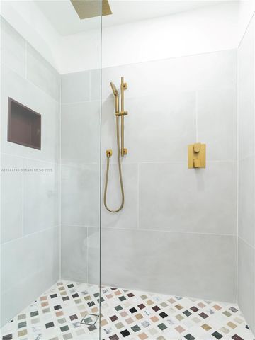 690 NE 118th St, Biscayne Park, FL 33161