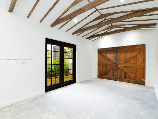 690 NE 118th St, Biscayne Park, FL 33161