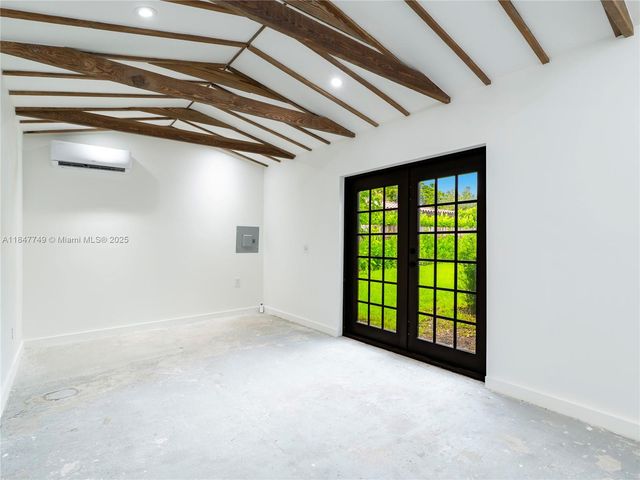 690 NE 118th St, Biscayne Park, FL 33161