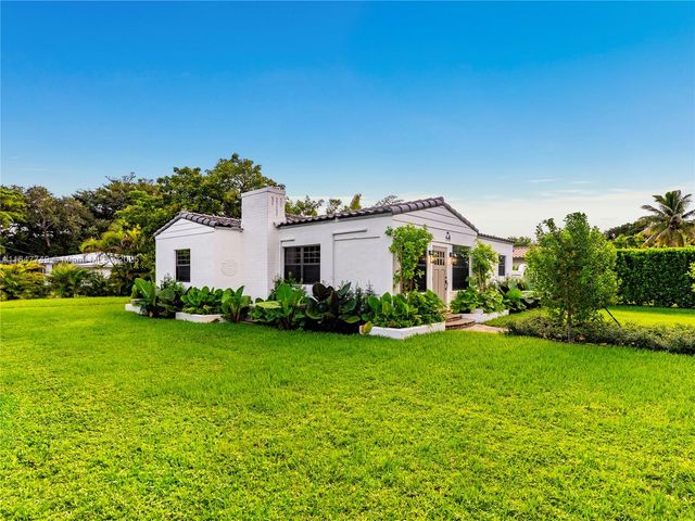 690 NE 118th St, Biscayne Park, FL 33161