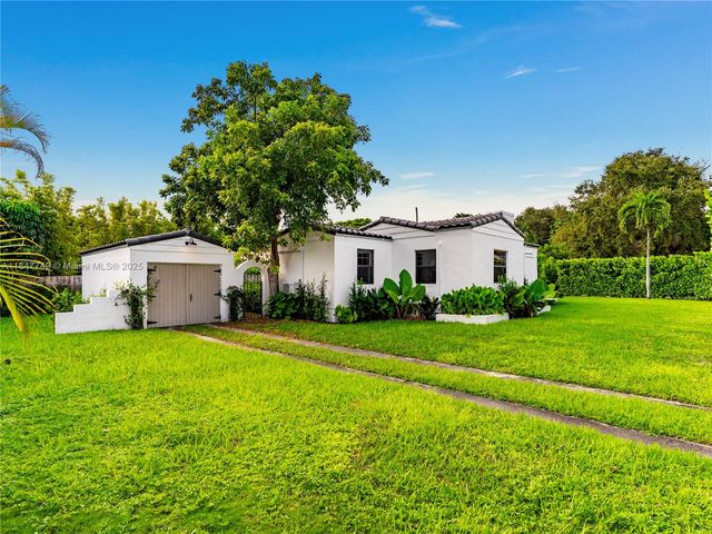 690 NE 118th St, Biscayne Park, FL 33161