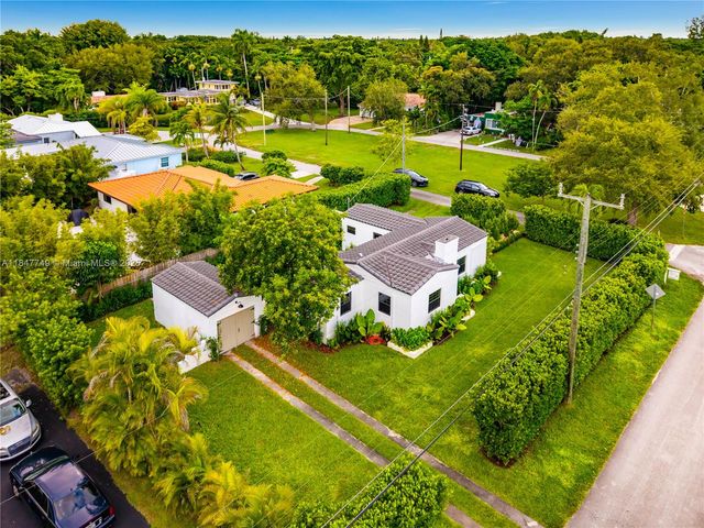 690 NE 118th St, Biscayne Park, FL 33161