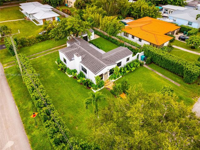 690 NE 118th St, Biscayne Park, FL 33161