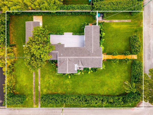 690 NE 118th St, Biscayne Park, FL 33161