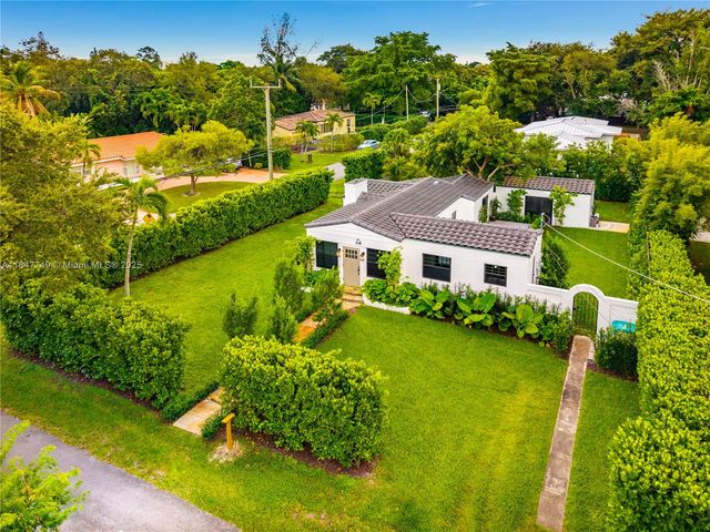 690 NE 118th St, Biscayne Park, FL 33161