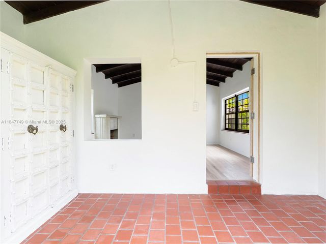 690 NE 118th St, Biscayne Park, FL 33161