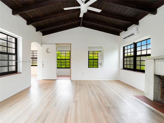 690 NE 118th St, Biscayne Park, FL 33161