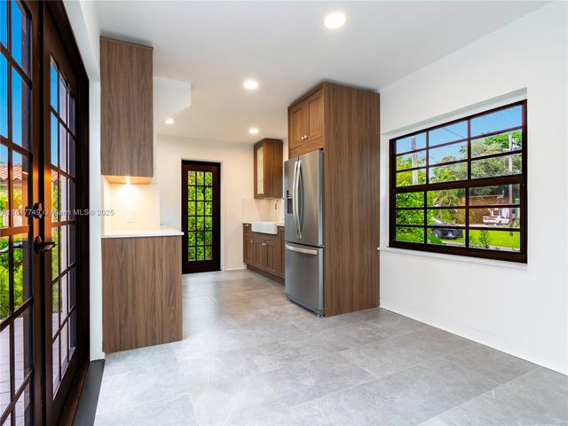 690 NE 118th St, Biscayne Park, FL 33161