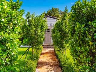 690 NE 118th St, Biscayne Park, FL 33161