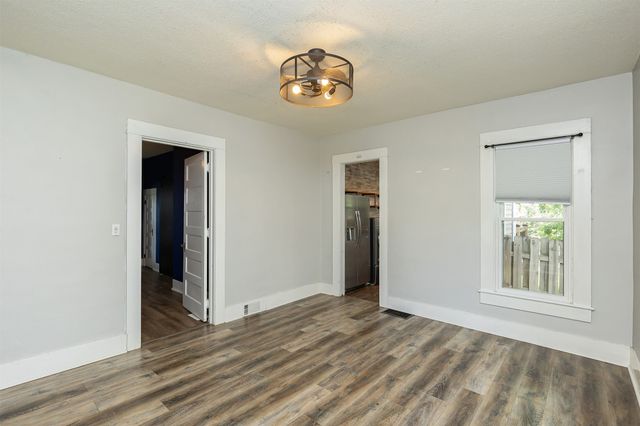 402 W Ashland Avenue, Indianola, IA 50125