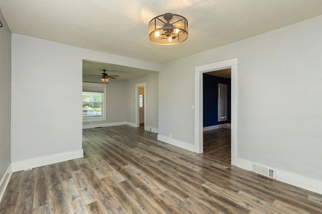 402 W Ashland Avenue, Indianola, IA 50125