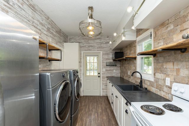 402 W Ashland Avenue, Indianola, IA 50125