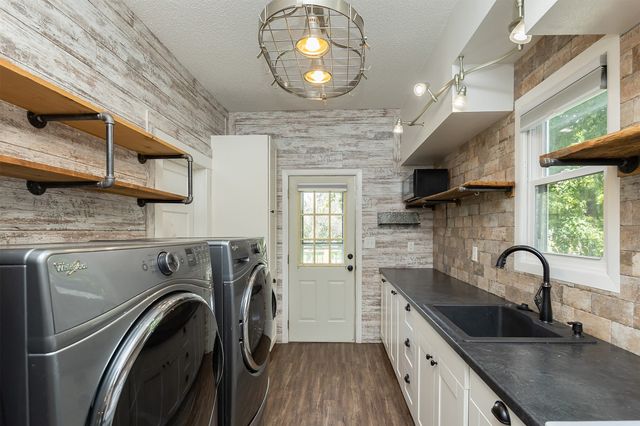 402 W Ashland Avenue, Indianola, IA 50125