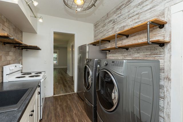402 W Ashland Avenue, Indianola, IA 50125