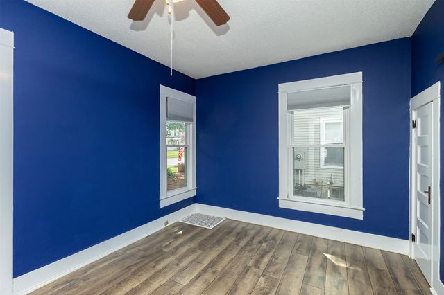 402 W Ashland Avenue, Indianola, IA 50125