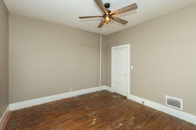 402 W Ashland Avenue, Indianola, IA 50125